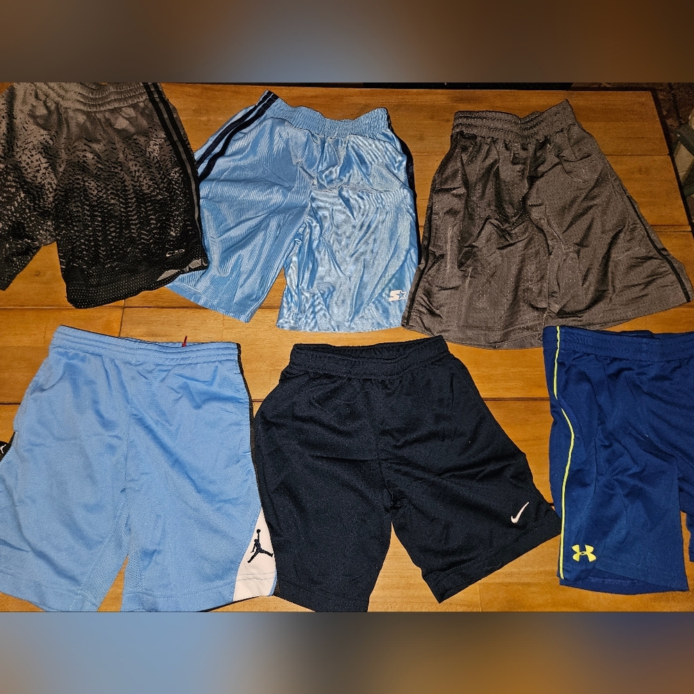 10 Pair Of Kids Athletic Shorts Size 6/7